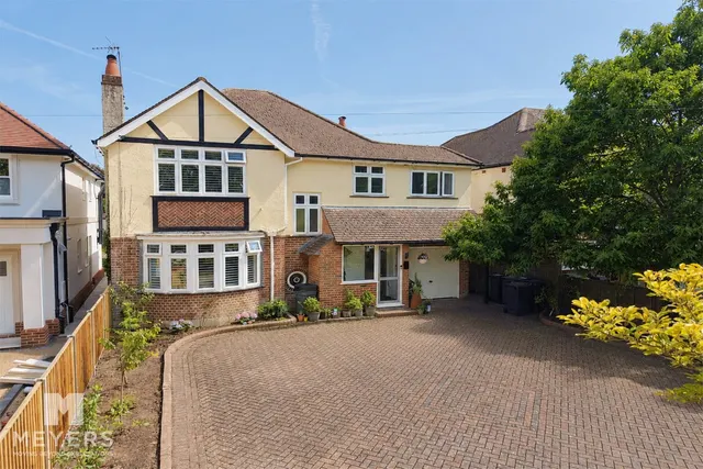 Carbery Avenue, Bournemouth, BH6, photo 1