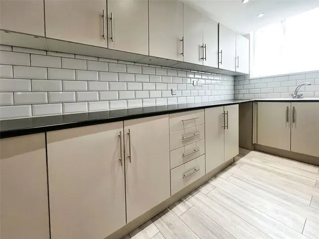 Hillside Avenue, Strood, ME2, photo 1