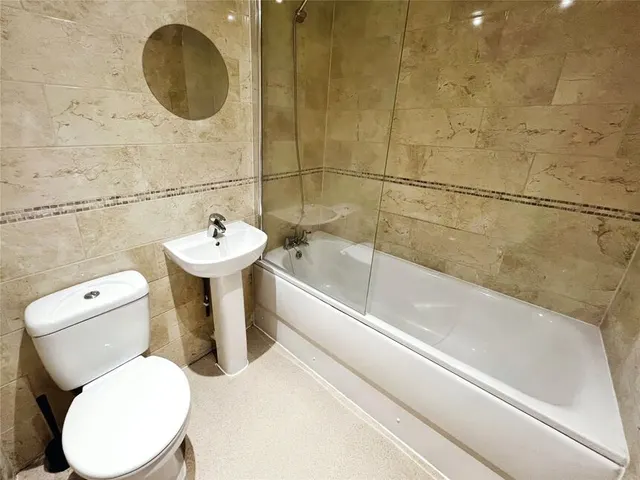 Hillside Avenue, Strood, ME2, photo 3