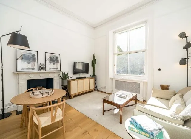 Photo 2 — Warwick Square, Pimlico, SW1V