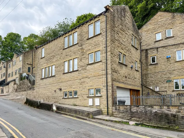 Old Turnpike, Honley, photo 2