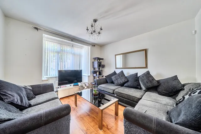 Photo 2 — 398 Allenby Road, Southall