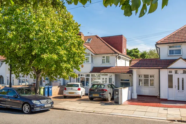 398 Allenby Road, Southall, photo 1