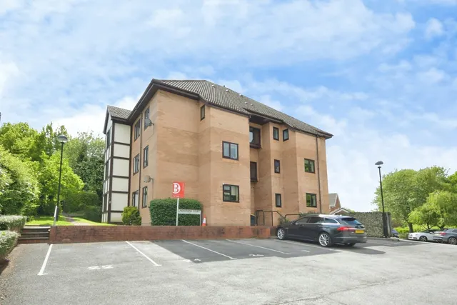 Lindisfarne Court, Chesterfield, Derbyshire, S40, photo 1