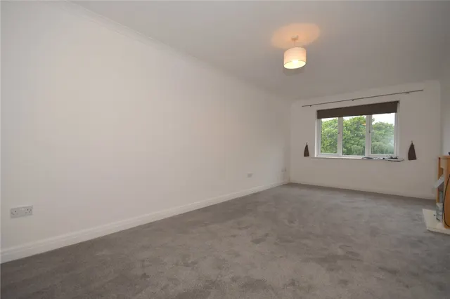 Photo 2 — Lindisfarne Court, Chesterfield, Derbyshire, S40