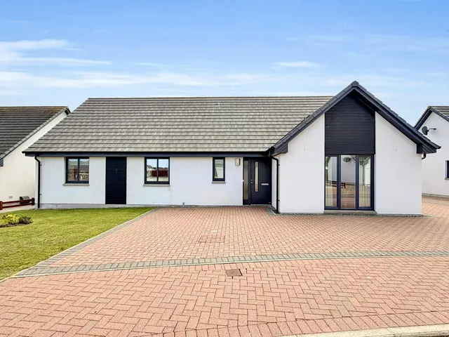 Troon Place, Elgin, photo 1