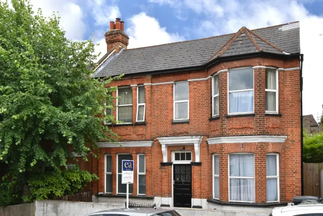 1 bedroom property — St. Julians Farm Road, London, Greater London, SE27