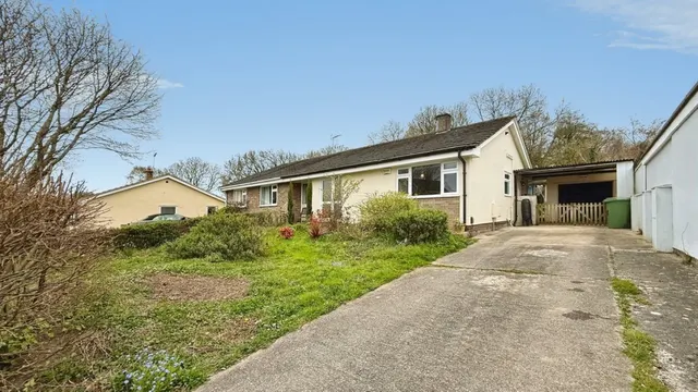 St Andrews Road, Warminster, photo 1