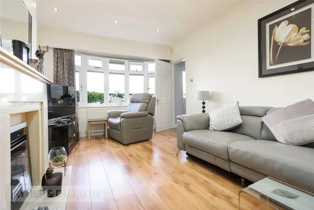 Claytons Close, Springhead, OL4, photo 3