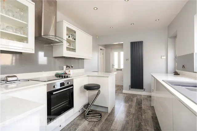 Claytons Close, Springhead, OL4, photo 2