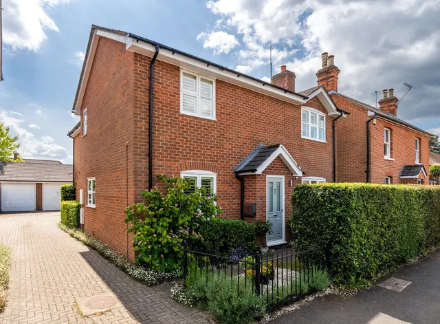 Castle Street, Fleet, Hampshire, GU52 7ST, photo 1