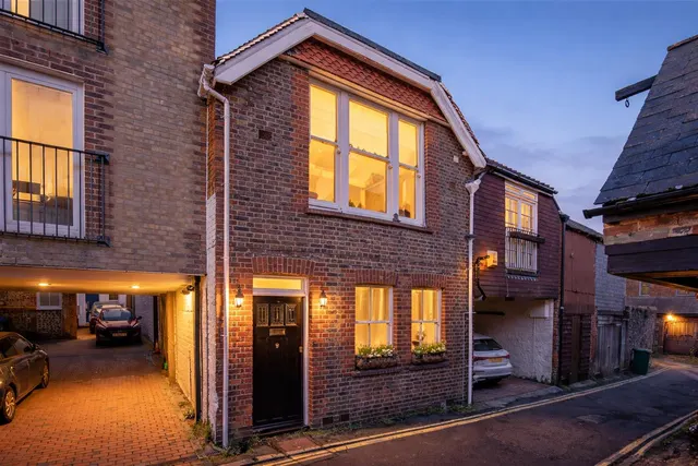 Stewards Inn Lane, Lewes, BN7 1XP, photo 1