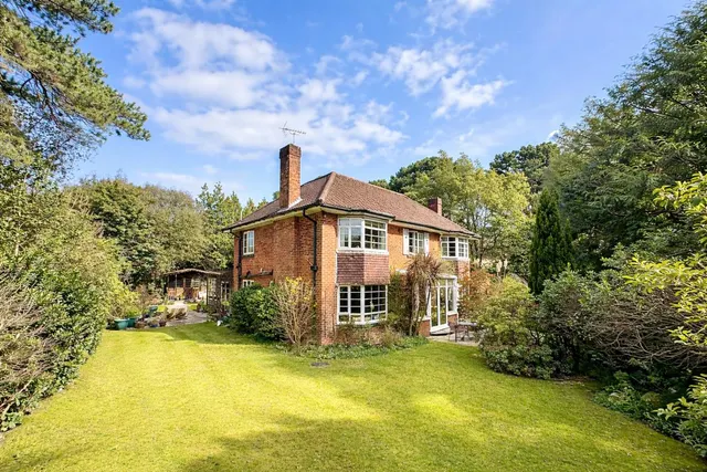 Leven Avenue, BH4, photo 3