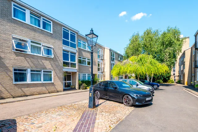 51 Chester Close South, London, photo 1