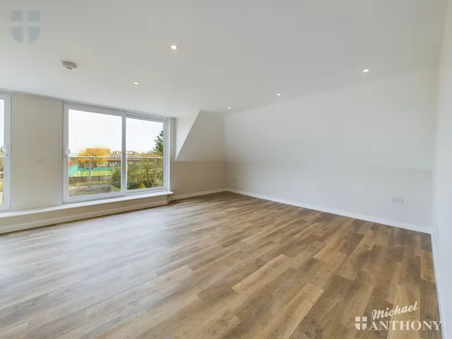 Photo 3 — , 68 Wendover Road, Aylesbury, HP21 9LW