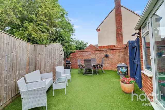 High Mead, Swindon, SN4, photo 3
