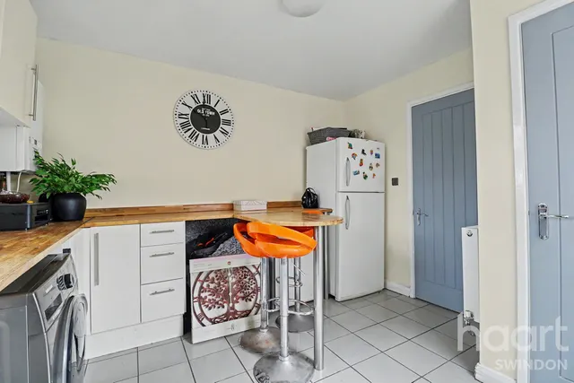 High Mead, Swindon, SN4, photo 2