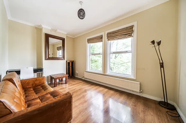 Photo 2 — Flat 3, 107 Mill Hill Road, London