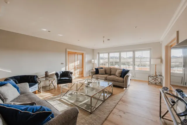 An Exceptional Detached Home at Four, photo 2