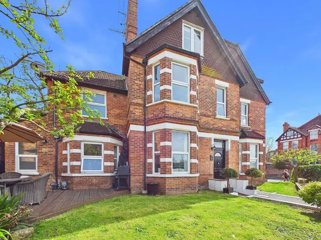 Radnor Park Road, Folkestone, Kent, CT19, photo 1