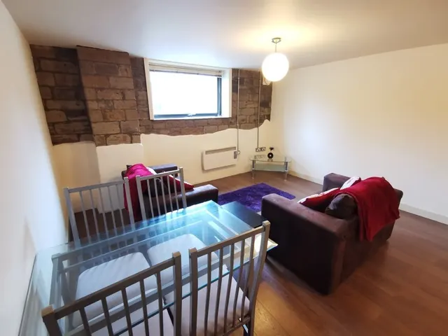 Upper Blakeridge Lane, Batley, WF17, photo 3