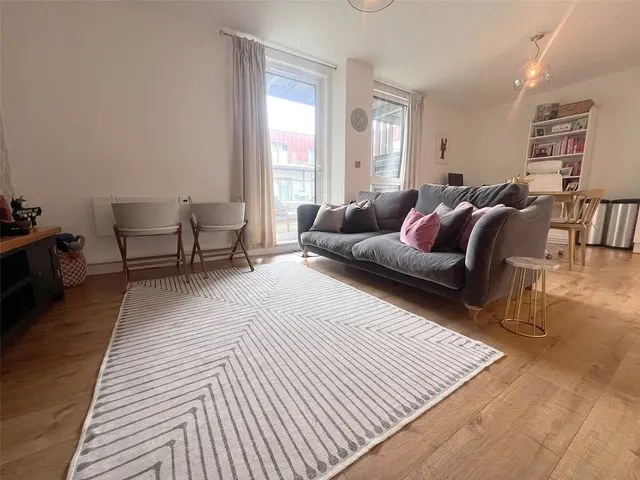 Photo 3 — Grand View, 296 Farnborough Road, Farnborough, GU14 7GZ