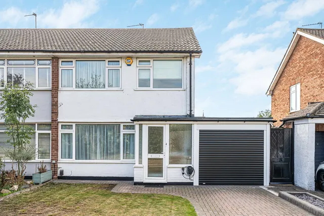 Russell Drive, Stanwell, TW19, photo 1