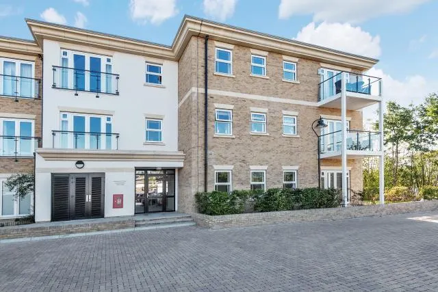 Dyas Road, Sunbury-on-thames, TW16, photo 1