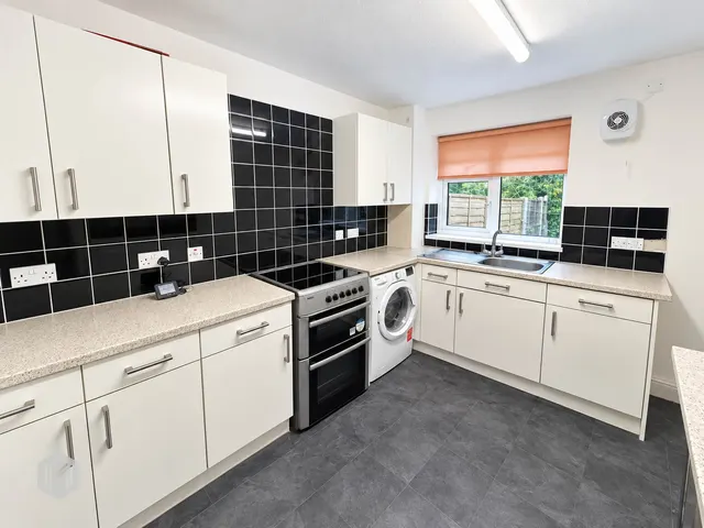 Wesley Street, Tottington, BL8, photo 3