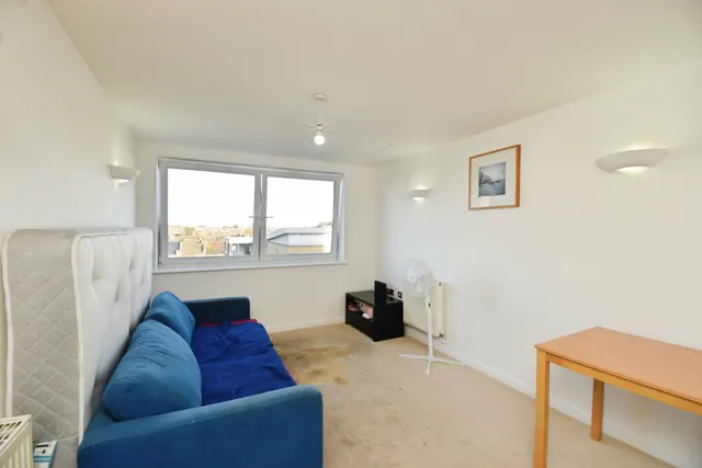 Flint Close, London, E15, photo 3