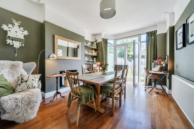 Queen Annes Grove, Enfield, photo 1