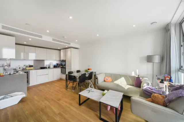 Wandsworth Road, Nine Elms, SW8, photo 3