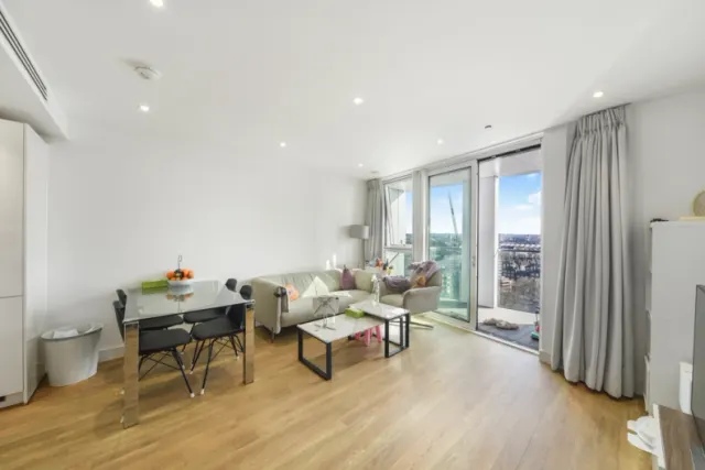 Wandsworth Road, Nine Elms, SW8, photo 2