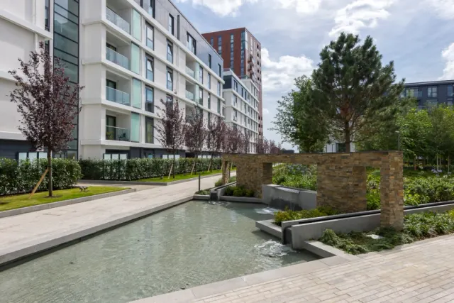Wandsworth Road, Nine Elms, SW8, photo 1