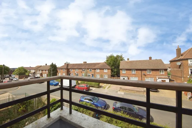 Leyburn Road, Romford, RM3, photo 2