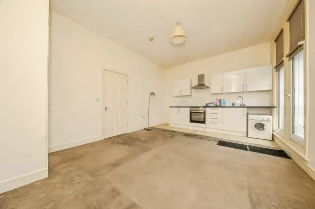 West Avenue, Clacton-On-Sea, CO15, photo 2