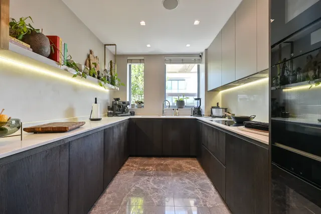 Photo 2 — 62 Fitzhardinge House, 12-14 Portman Square, London