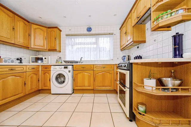 Photo 3 — Wootton Drive, HEMEL HEMPSTEAD