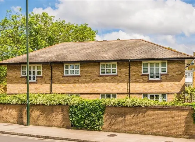 Walpole Road, Teddington, TW11, photo 1