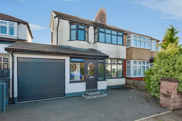 Cheyne Gardens, Liverpool, L19, photo 1