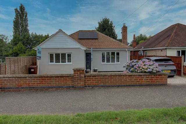 Brookside, Burbage, LE10, photo 1
