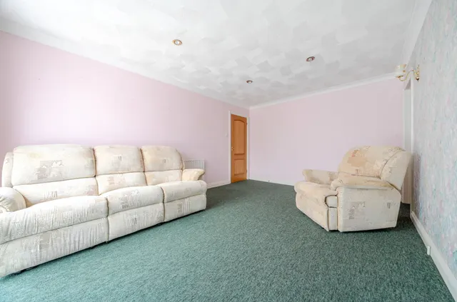 Chayle Gardens, Selsey, PO20, photo 3