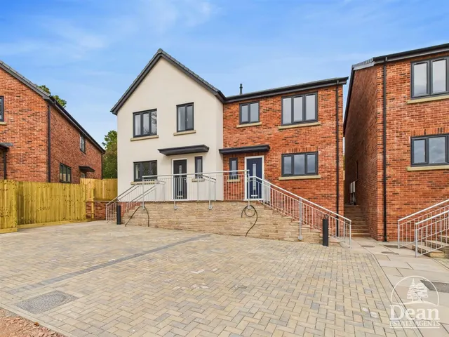 School Close, Cinderford, GL14, photo 1