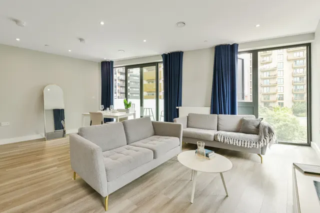 Flat 404, Marsden House, Brentford, photo 1