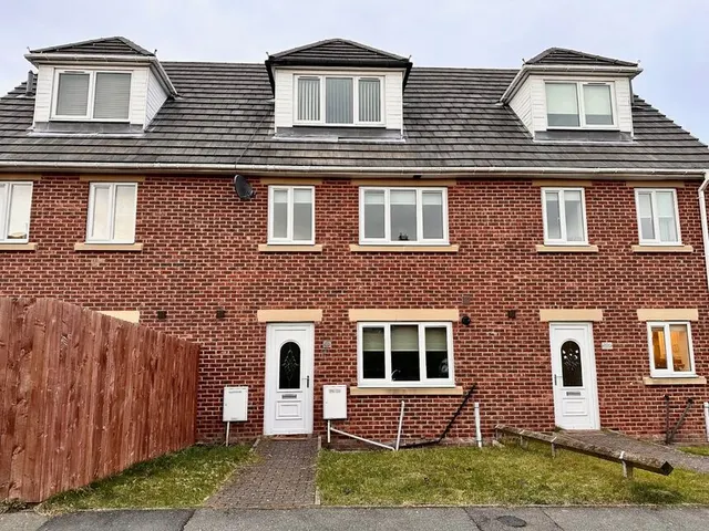 3 bedroom house — Kingfisher Close, Esh Winning, Durham, DH7