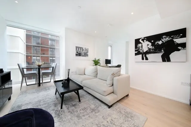 York Place, London, SW11, photo 1