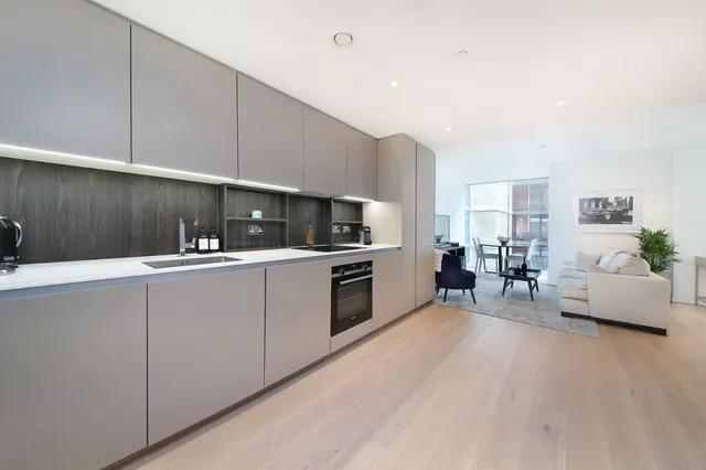 York Place, London, SW11, photo 2