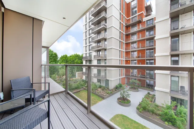 York Place, London, SW11, photo 3