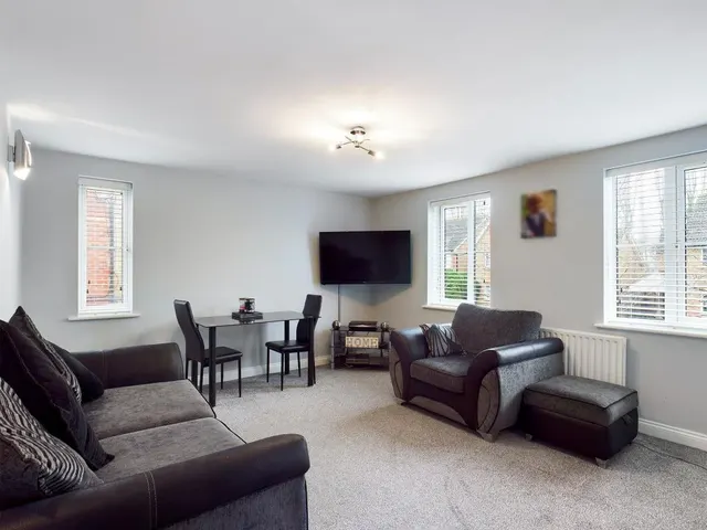 Coronation Road, Waterlooville, PO7, photo 3