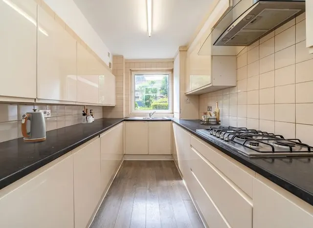 Photo 3 — Hillcrest Road, Ealing, W5
